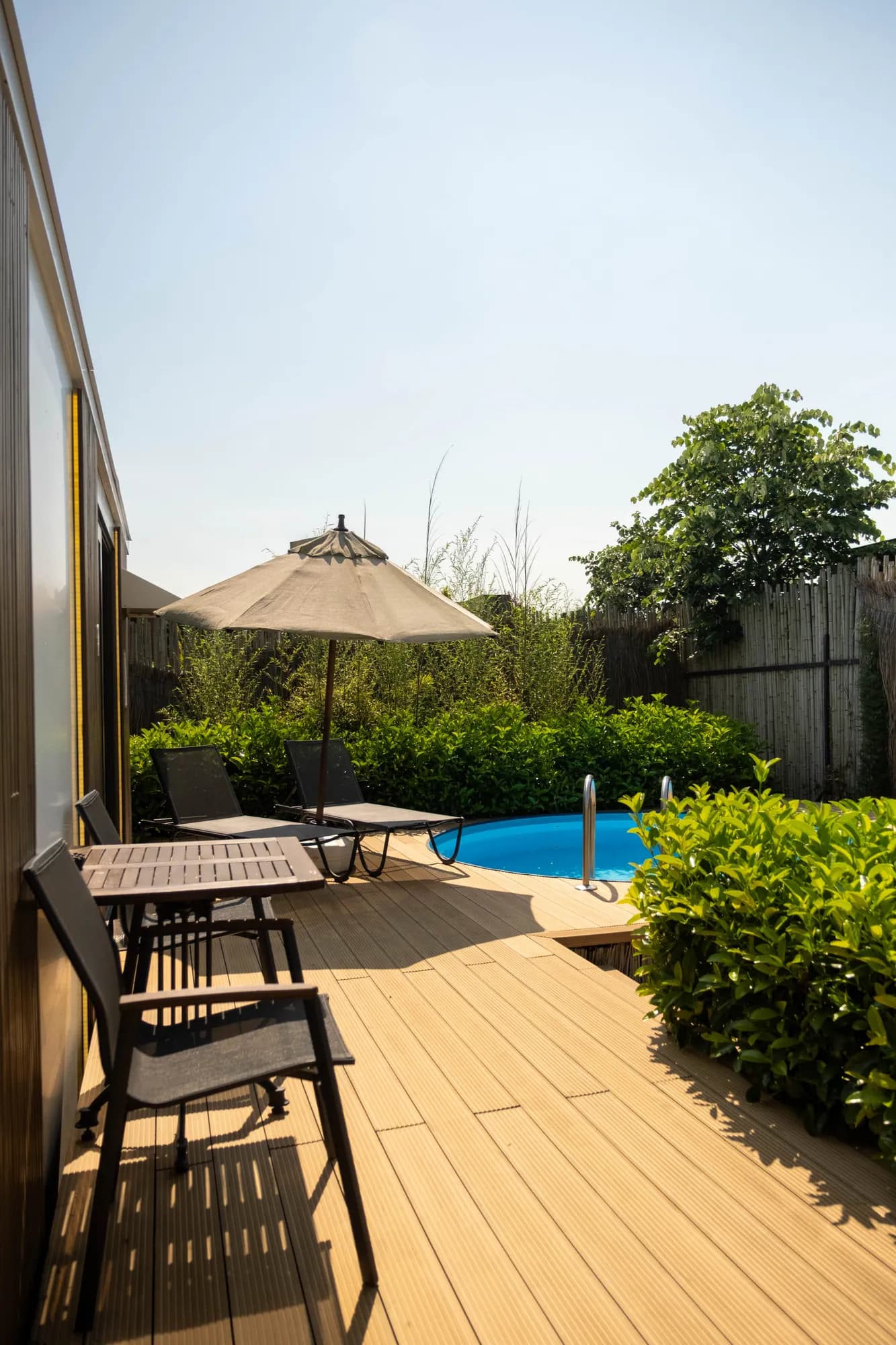 Garden & private pool