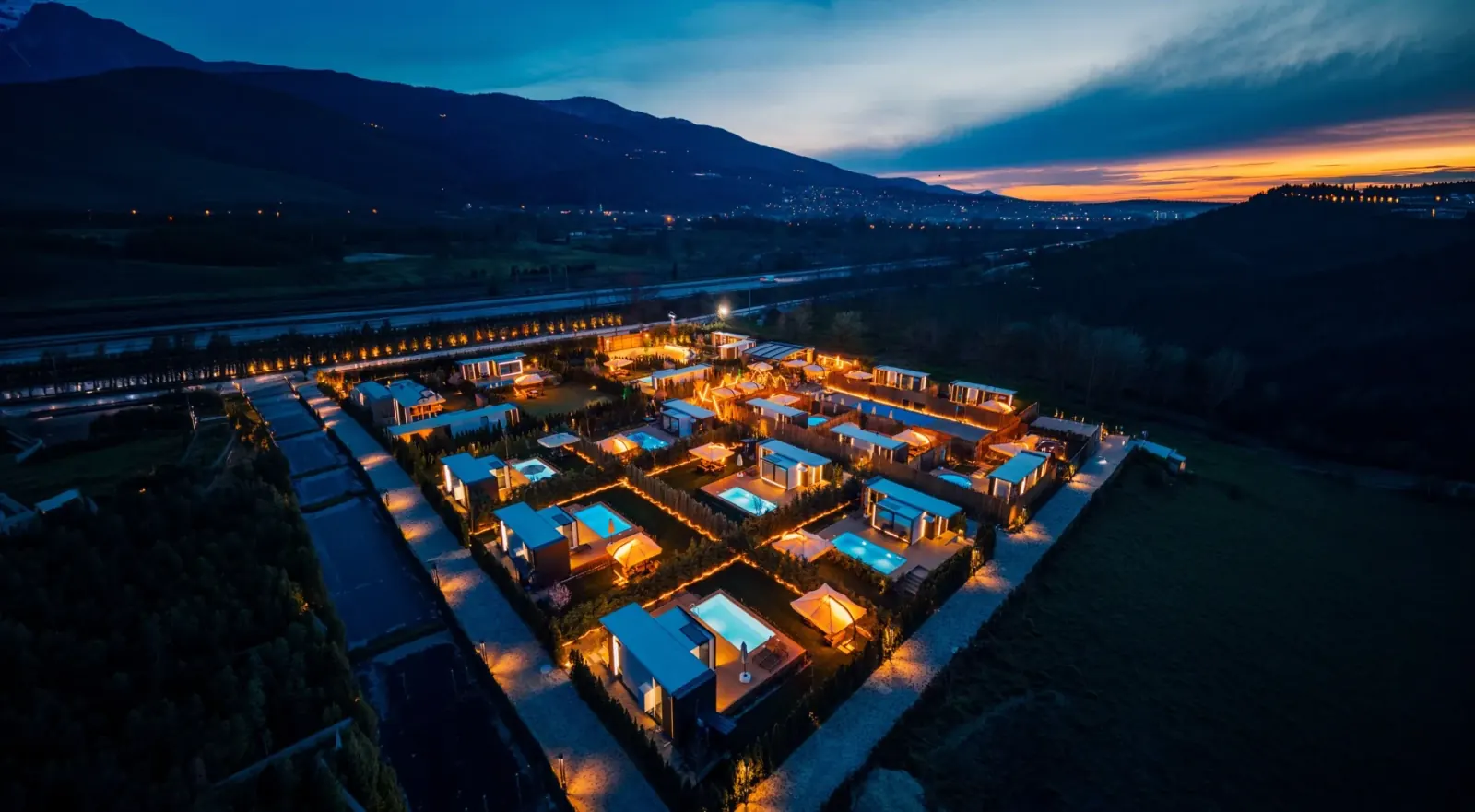 Sapanca Gölü manzaralı Viola Resort tiny house konaklama tesisi havadan görünüm